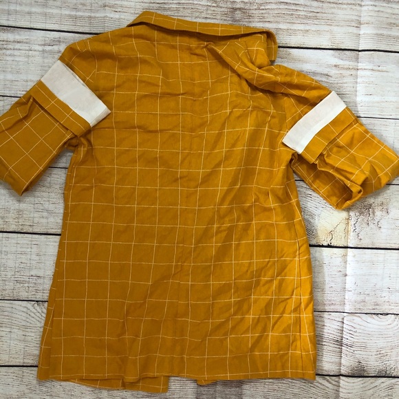 Have yellow blazer - Picture 2 of 5